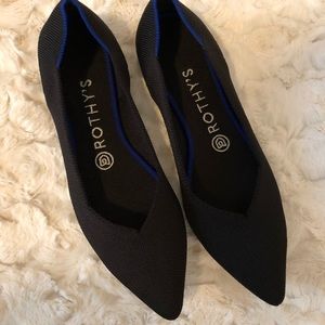 💥SOLD💥 Rothys points-flats